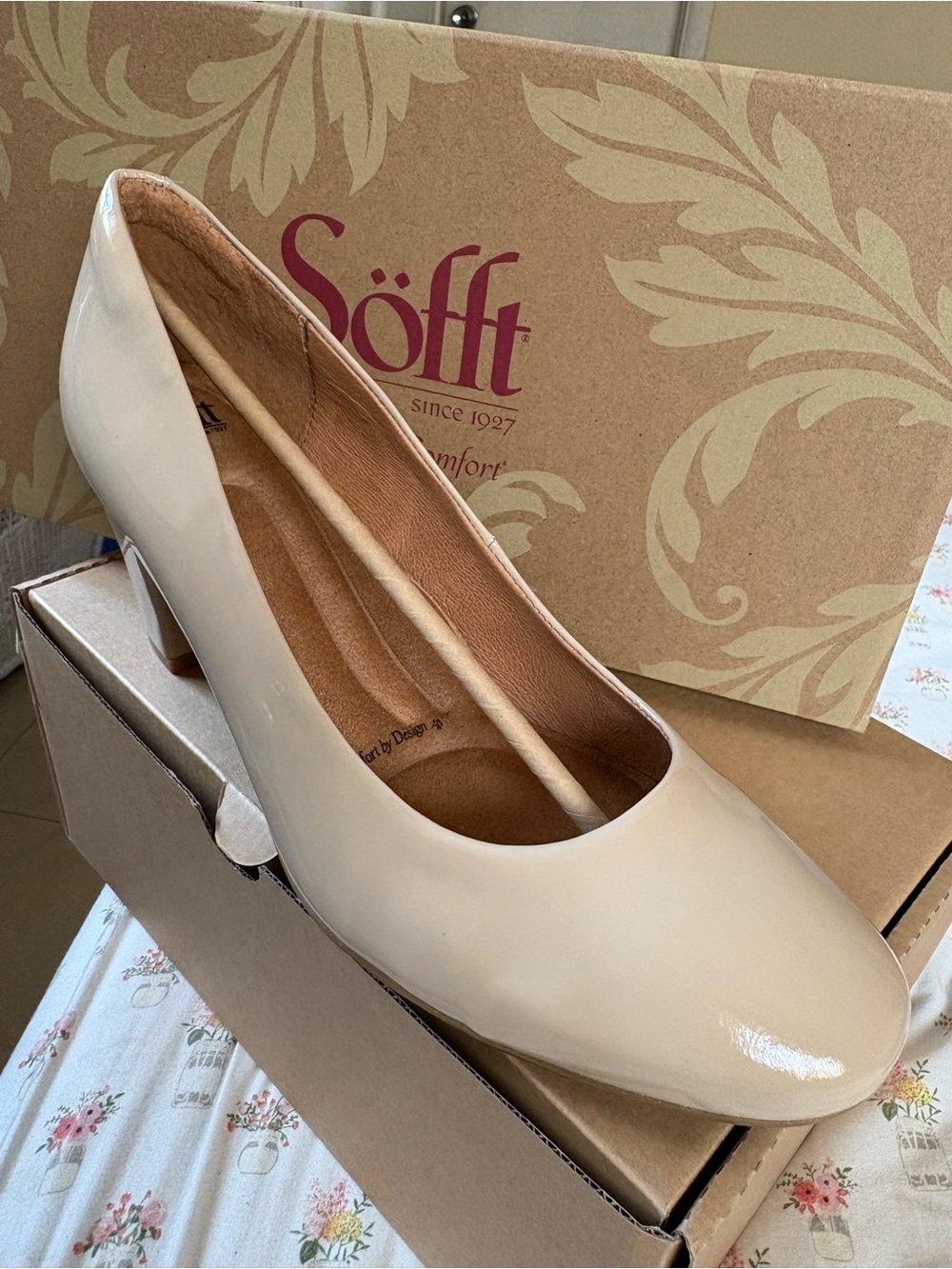 NWB SOFFT SHOES COLOR BEIGE SIZE 11.